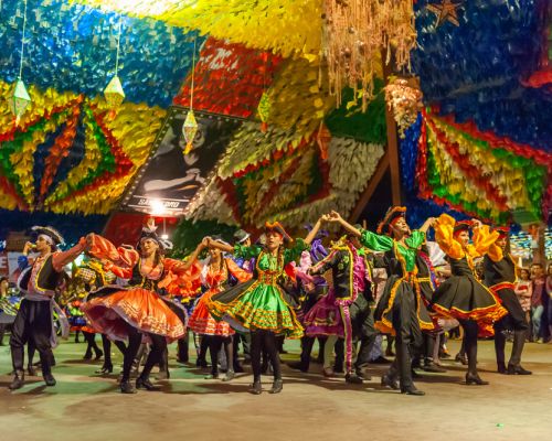 Festa Junina | O que é, Origem, Comidas Típicas e Festa de São João.