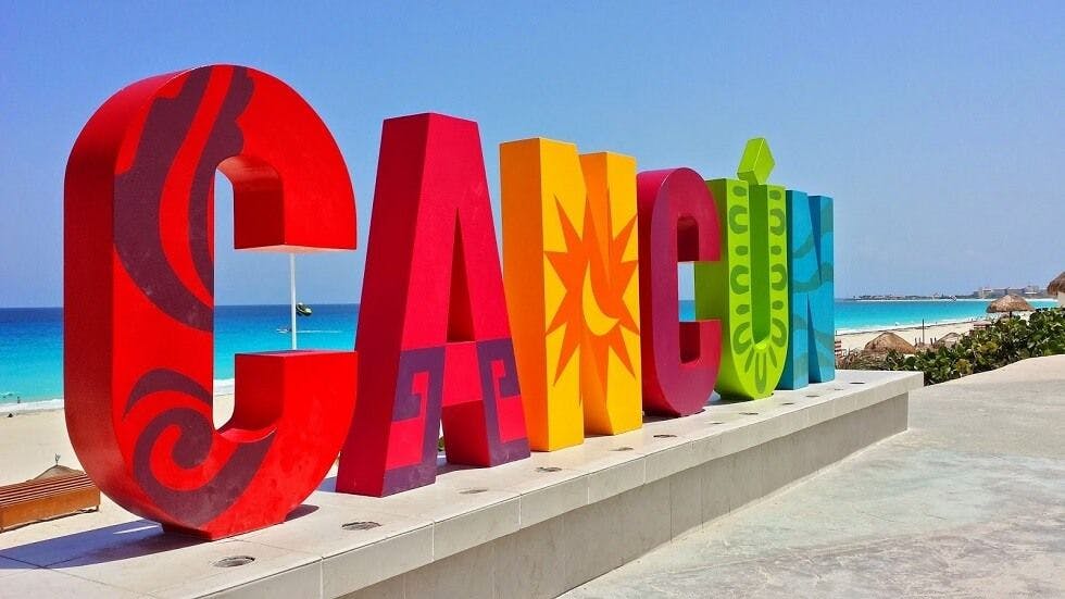 Letreiro de Cancun na Playa Delfines