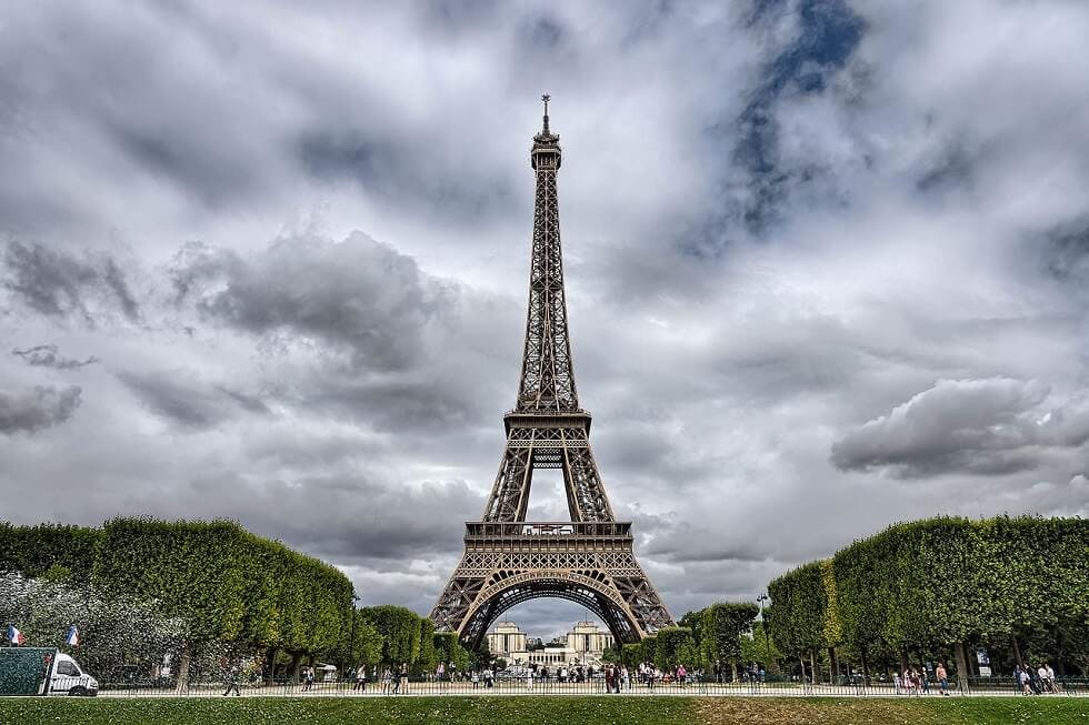 torre eiffel -vista champs de mars- guia de viagem paris